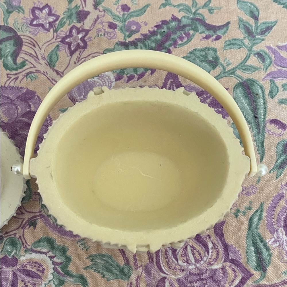 Chic Ivory Woven Basket with Handle - Picture 4 of 9